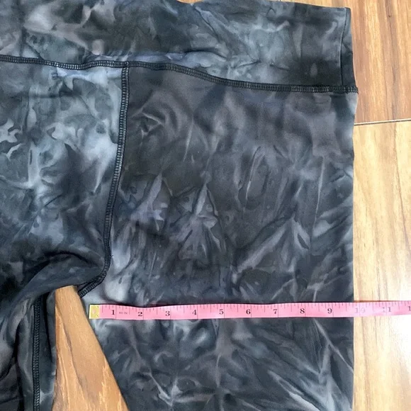 NWT Athletic Collection Cropped Yoga Pants, Size L - Picture 6 of 12